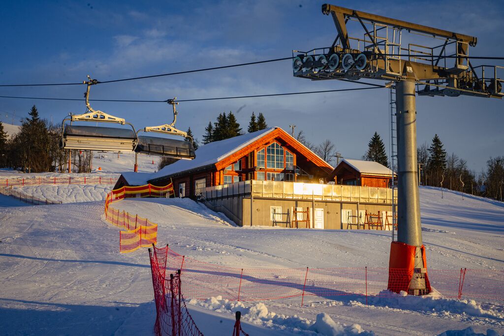 Nystua, uteservering, Skeikampen