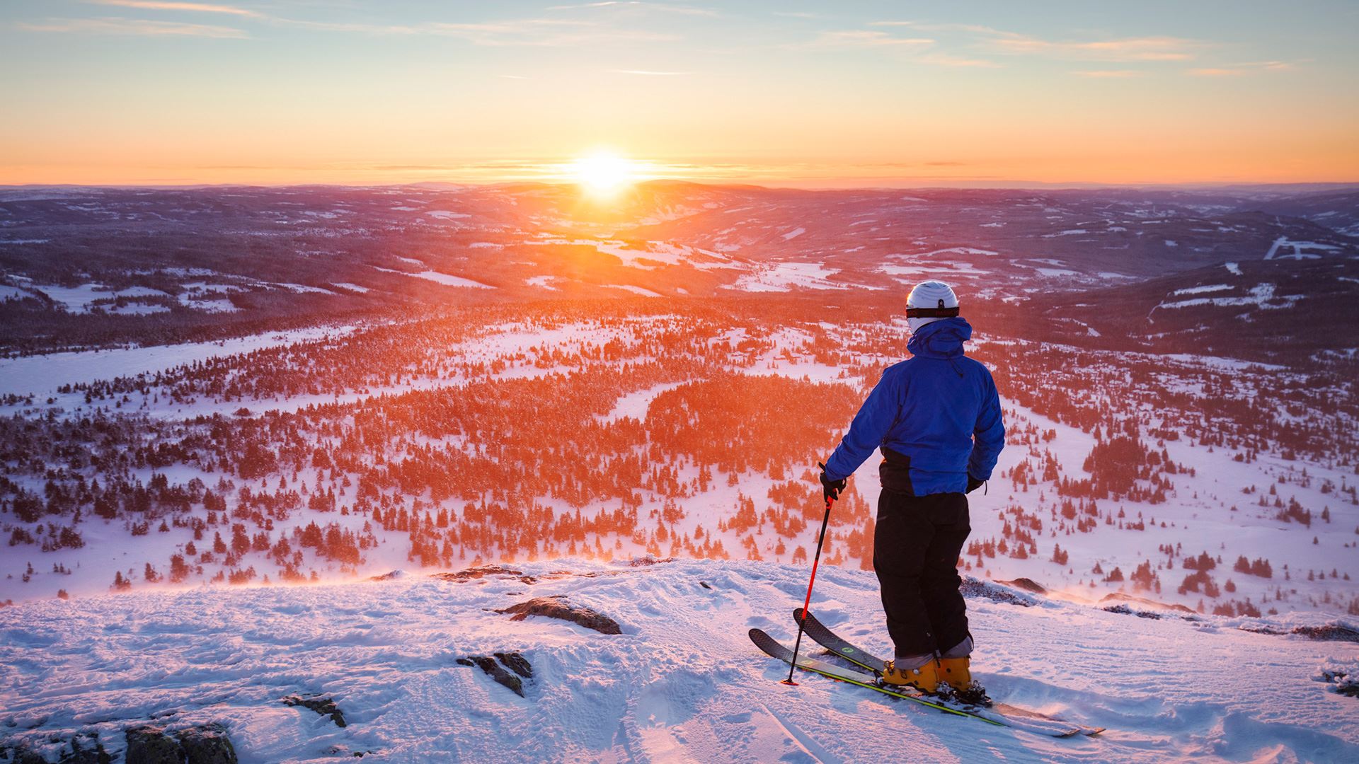 Vakker natur på Skeikampen Blå himmel og sol.